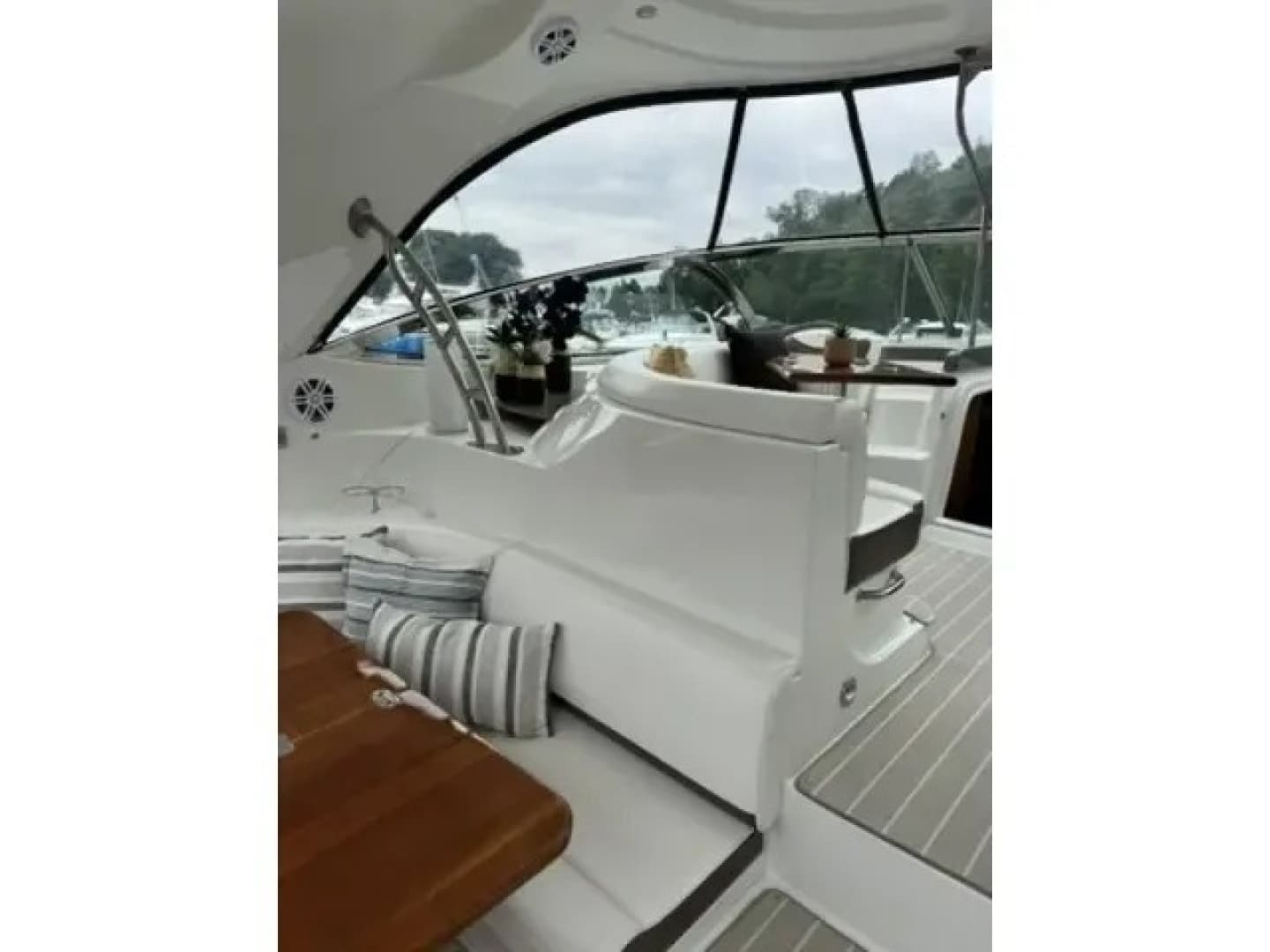 2008 Cruisers 460 Express