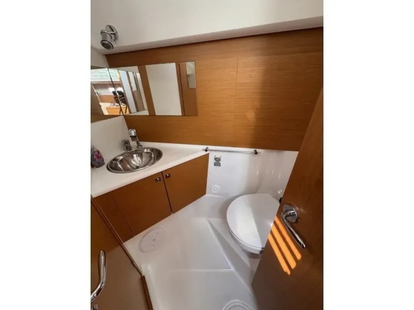 2011 Jeanneau 50 Deck Saloon