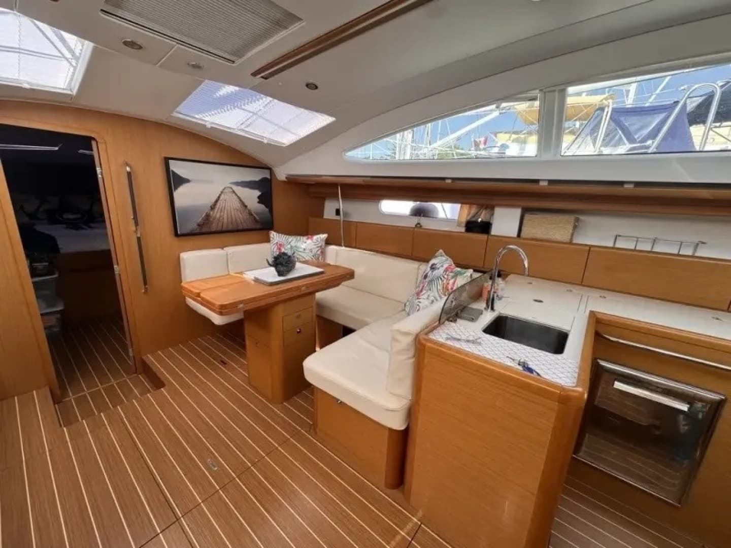 2011 Jeanneau 50 Deck Saloon