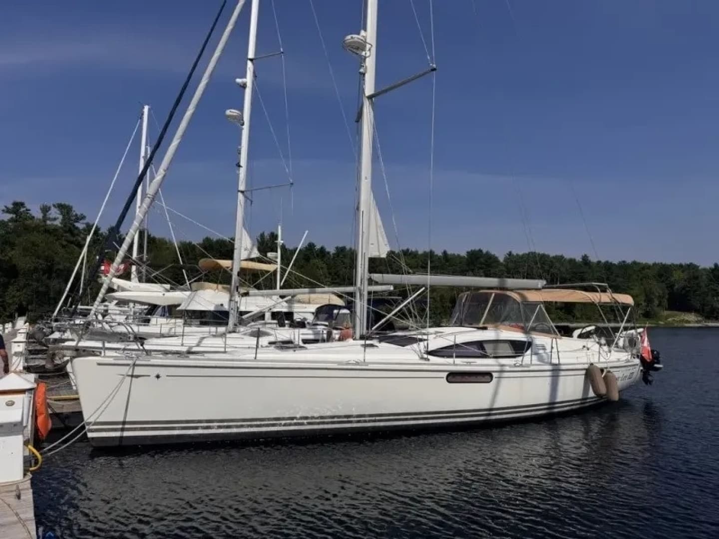 2011 Jeanneau 50 Deck Saloon
