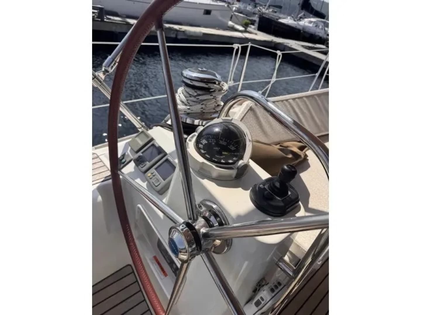 2011 Jeanneau 50 Deck Saloon