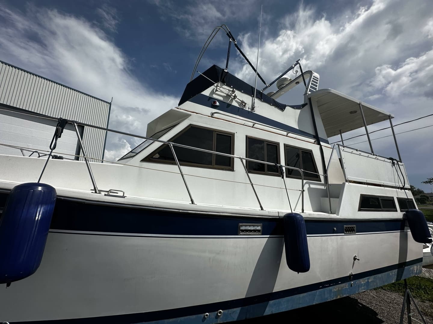 1990 Marine Trader 