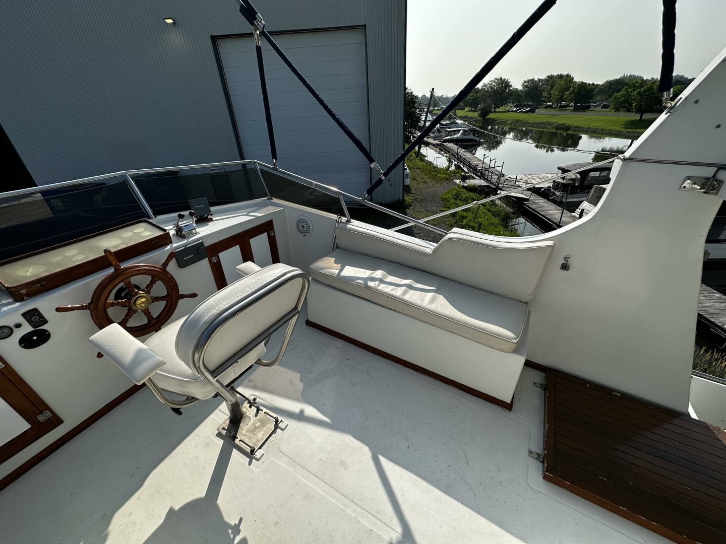 1990 Marine Trader 