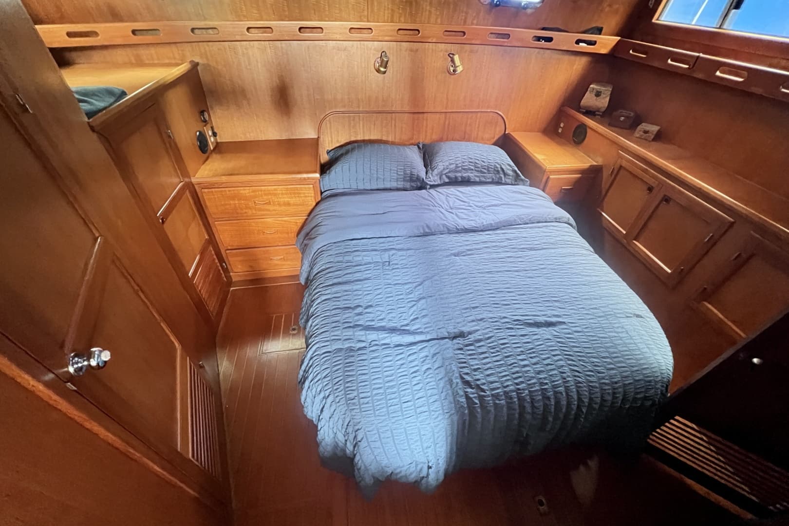 1990 Marine Trader 