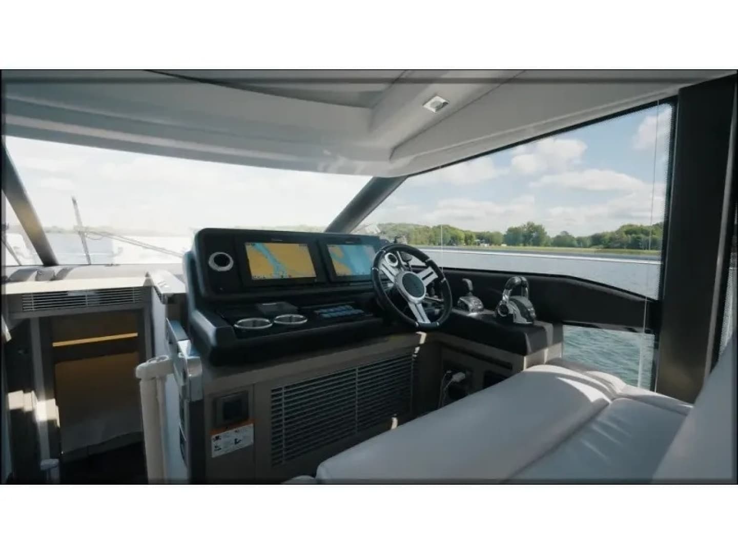 2018 Present Yachts 520S