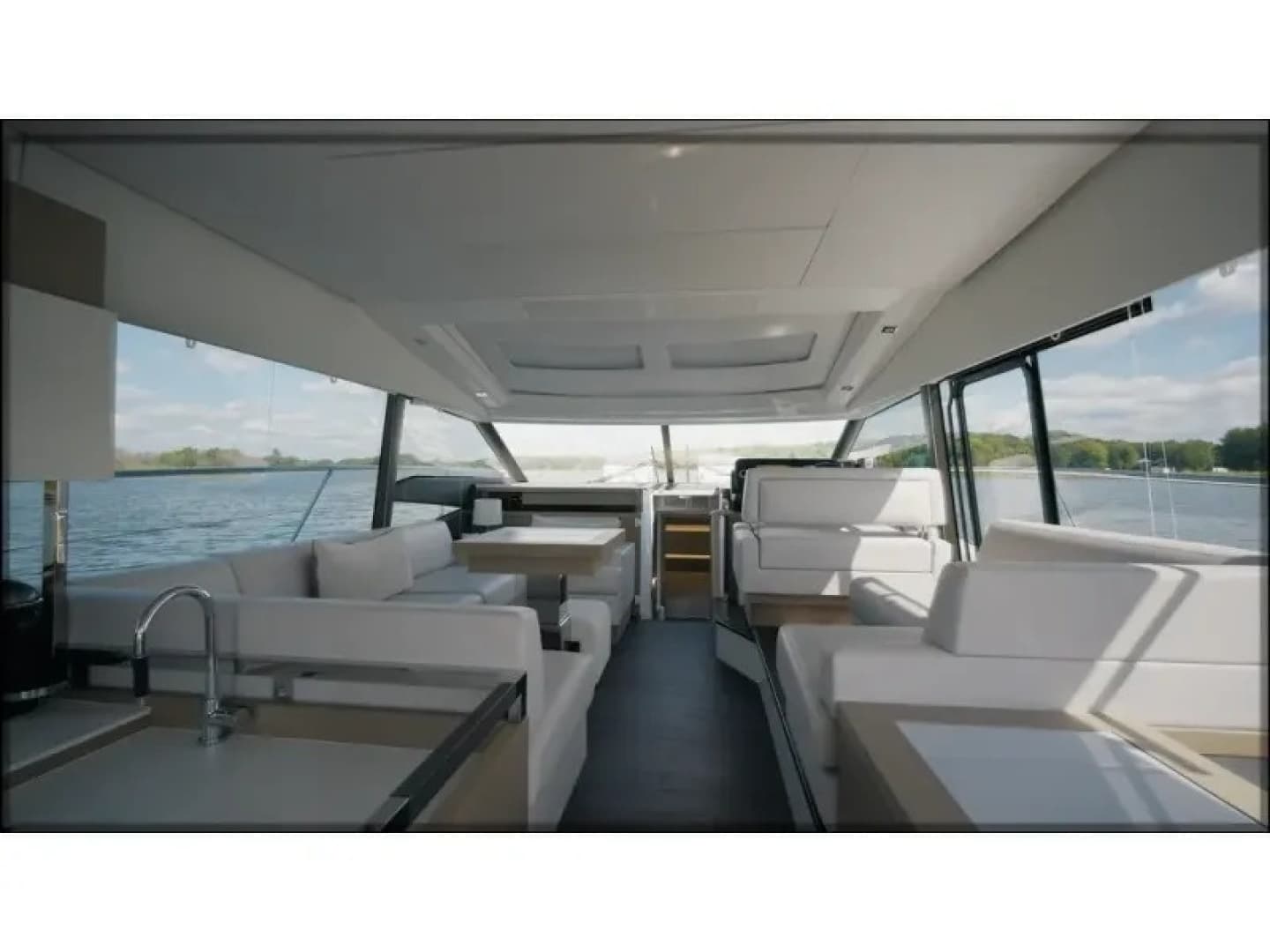 2018 Present Yachts 520S