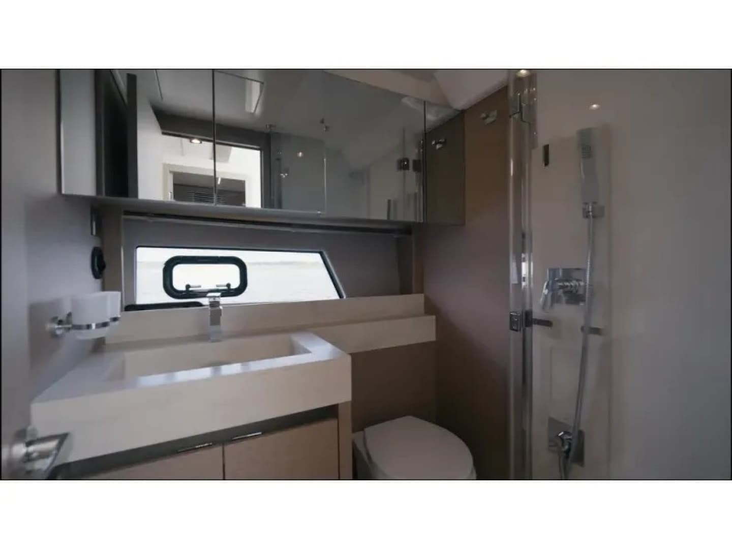 2018 Present Yachts 520S