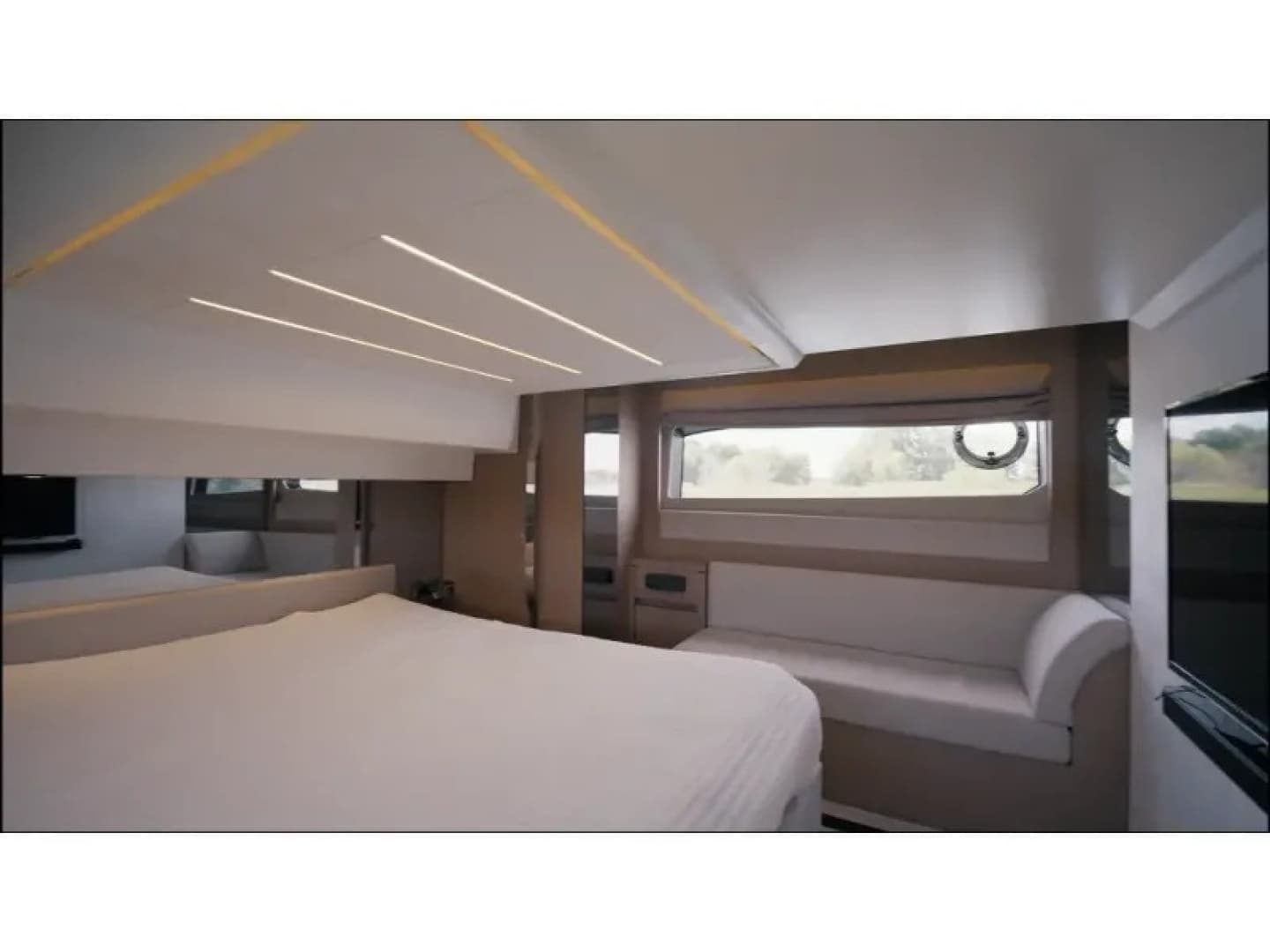 2018 Present Yachts 520S