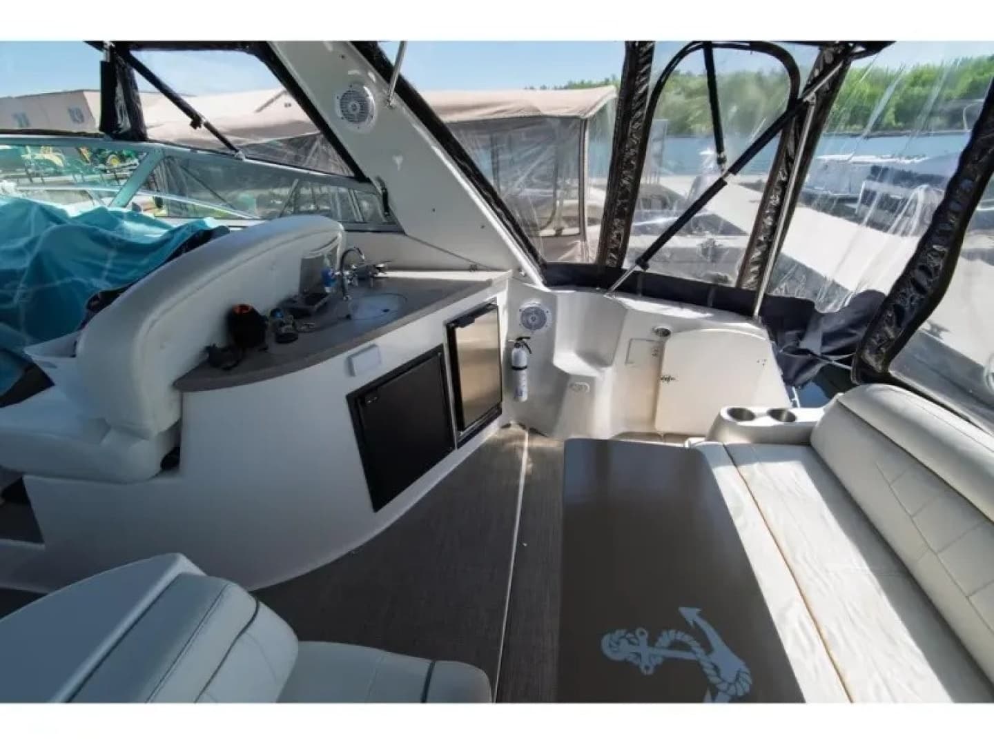 2003 Rinker Fieste Vee 342