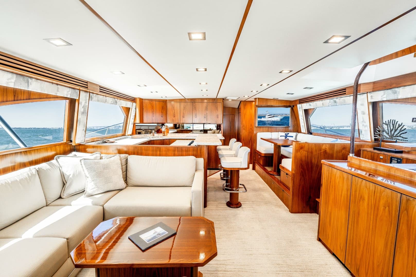 2018 Viking 72 Convertible Salon