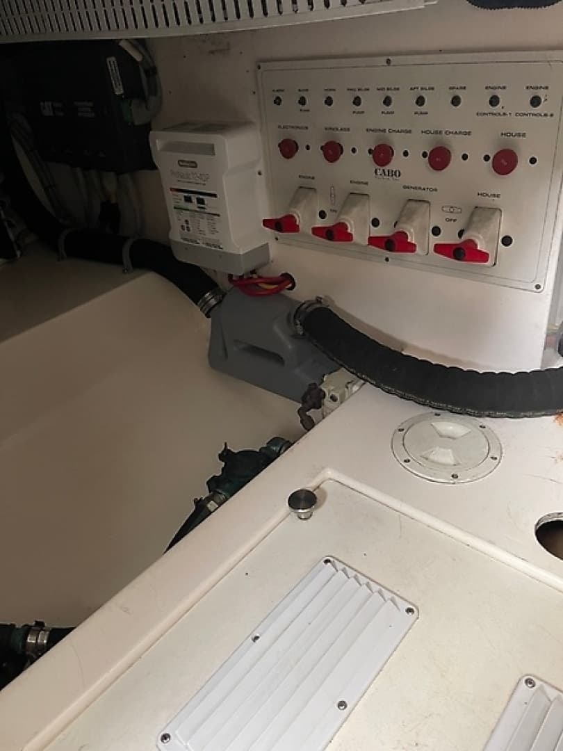 2005 Cabo 35 Flybridge Sportfisher