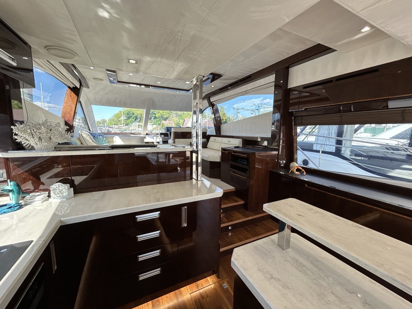 2019 Galeon 550 FLY
