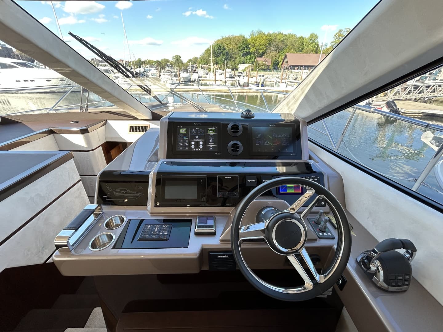 2019 Galeon 550 FLY