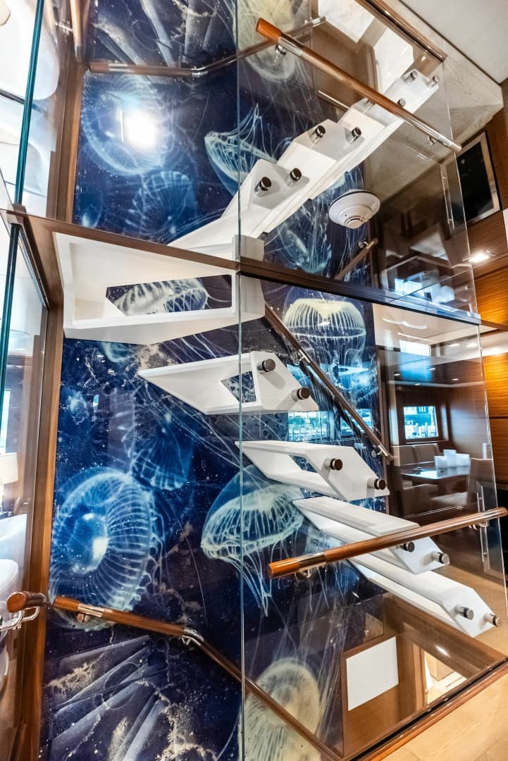 Stairway with mirrored overhead