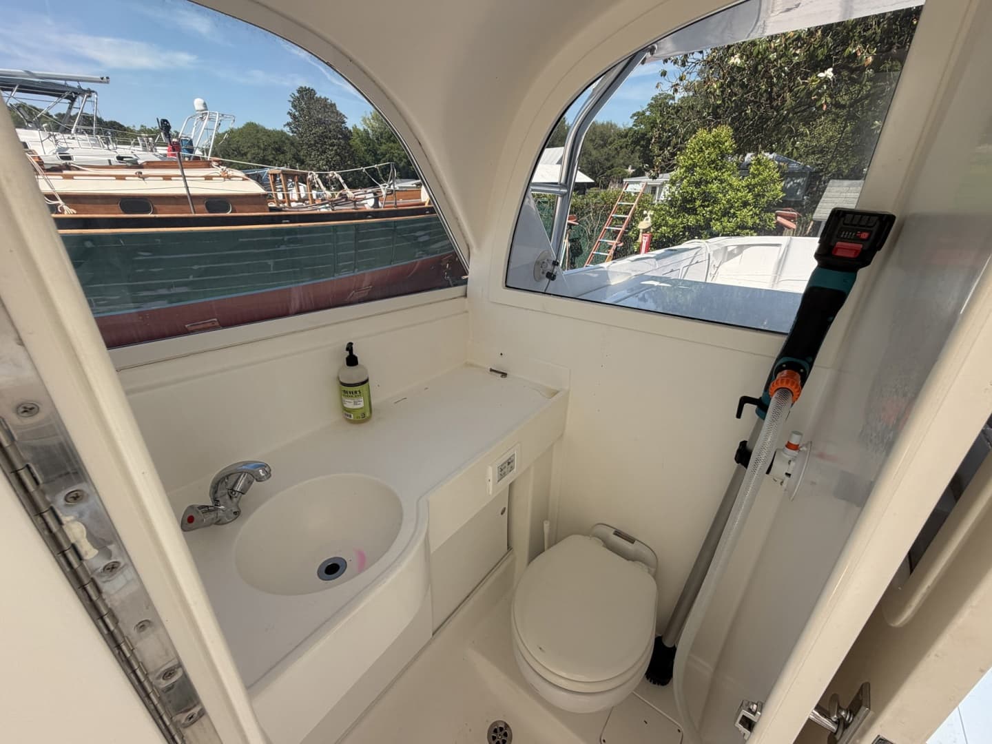 1977 Bertram 31 Flybridge