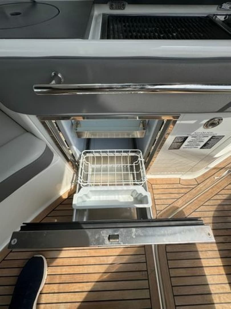 2021 Sea Ray Sundancer 320 Outboard
