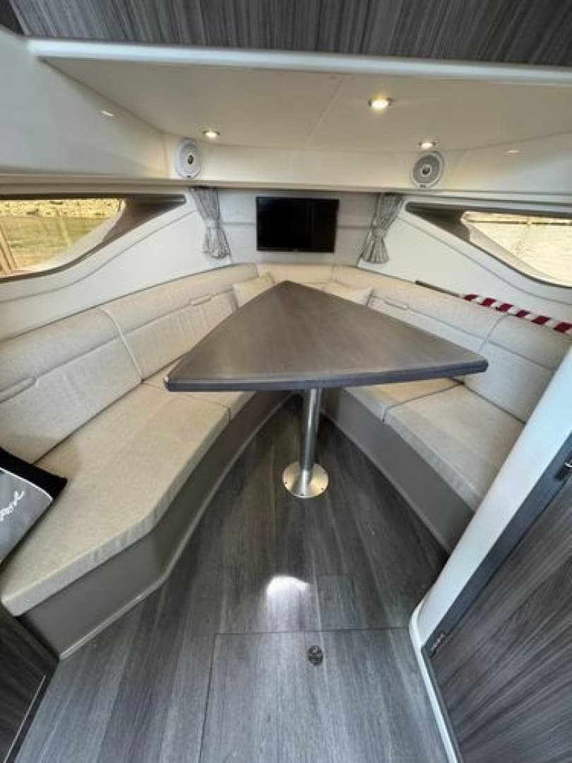 2021 Sea Ray Sundancer 320 Outboard