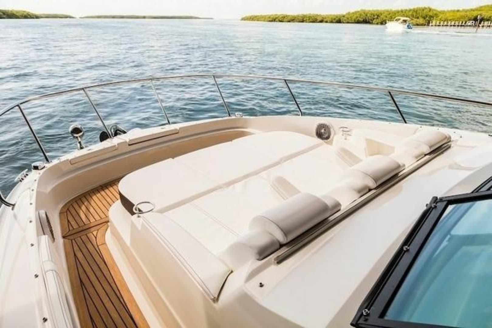 2021 Sea Ray Sundancer 320 Outboard