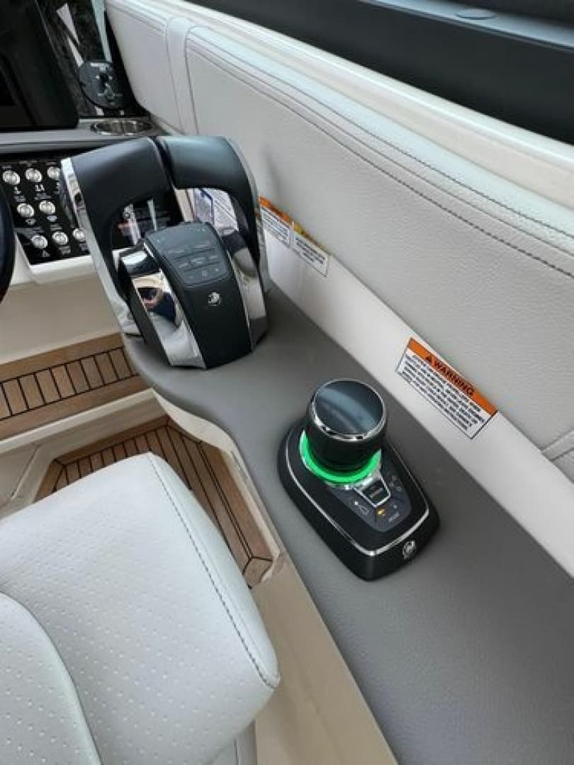 2021 Sea Ray Sundancer 320 Outboard