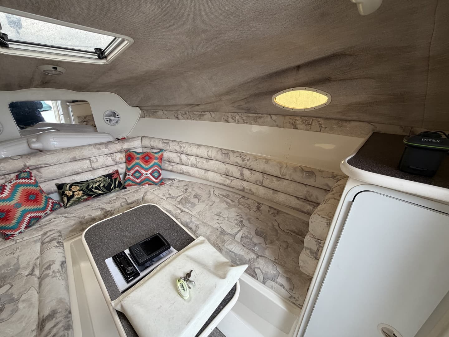 1998 Rinker 266 Fiesta Vee