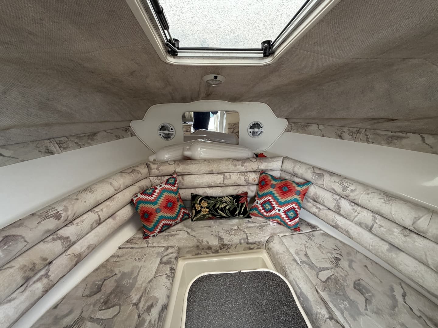 1998 Rinker 266 Fiesta Vee