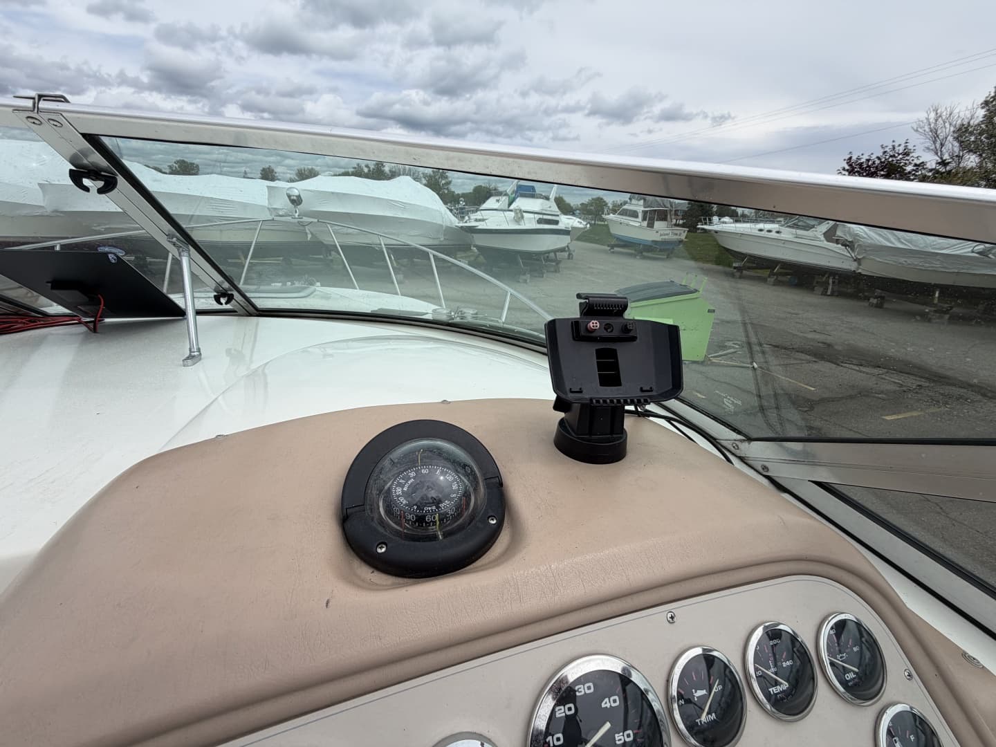 1998 Rinker 266 Fiesta Vee