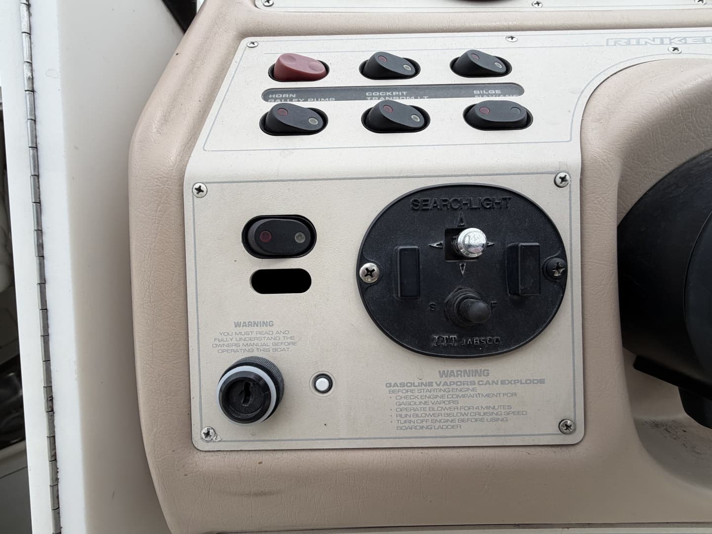 1998 Rinker 266 Fiesta Vee