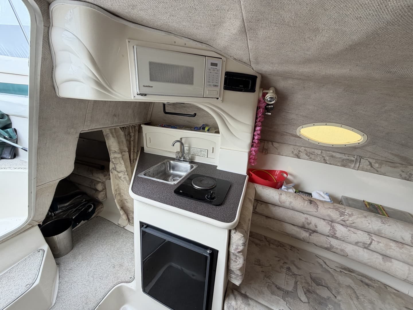 1998 Rinker 266 Fiesta Vee