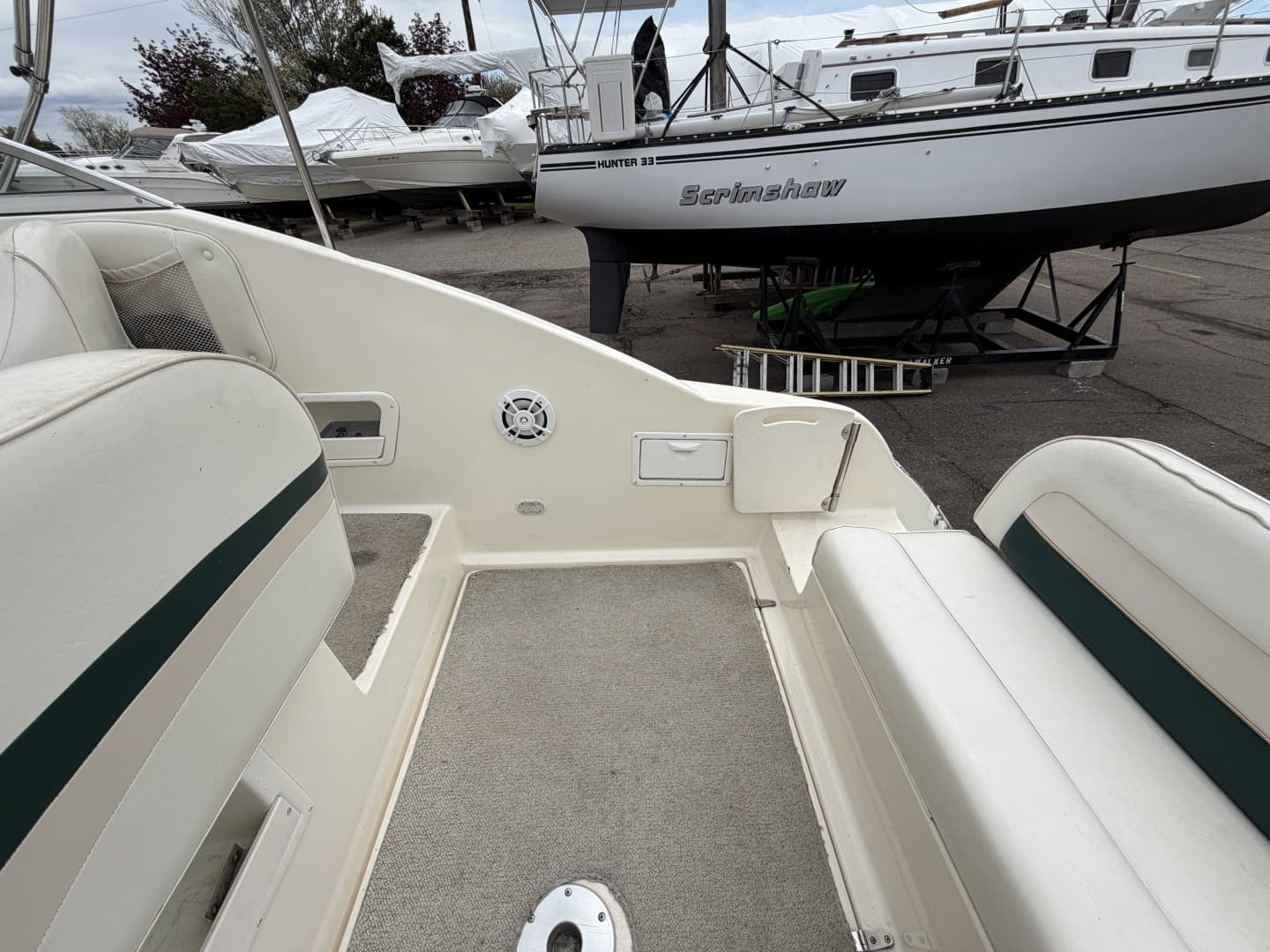 1998 Rinker 266 Fiesta Vee