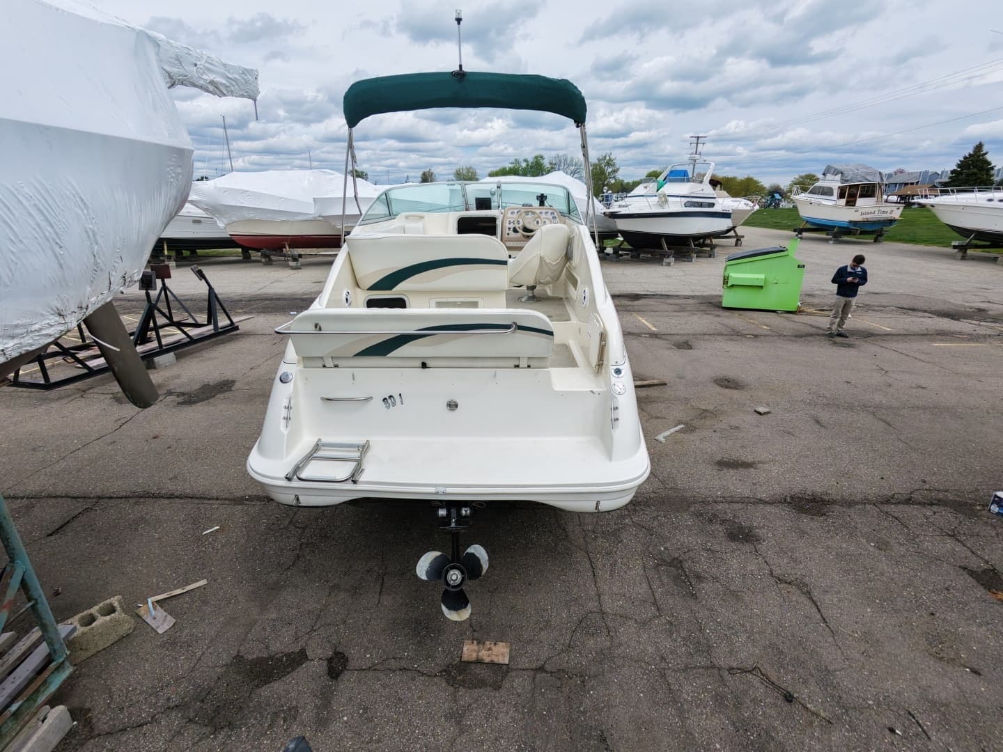 1998 Rinker 266 Fiesta Vee