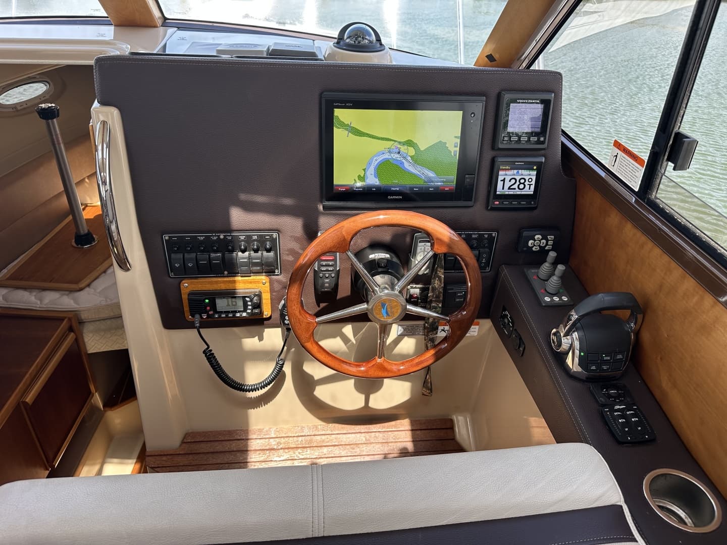 2016 Cutwater C-28 LE