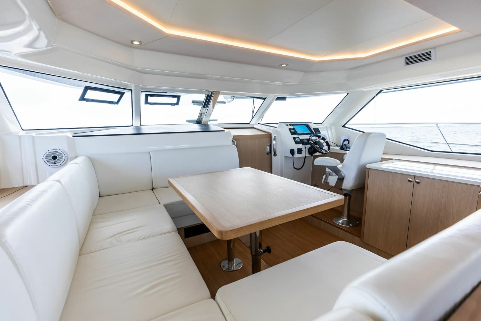 2021 Aquila 