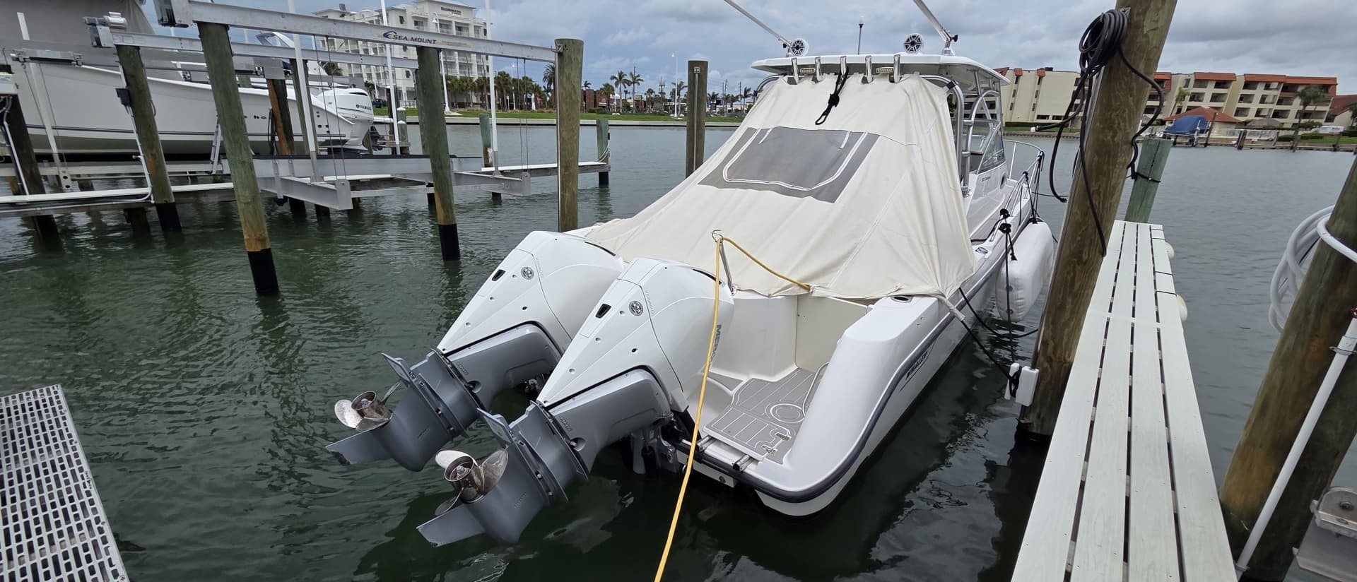 2007 Boston Whaler 305 Conquest