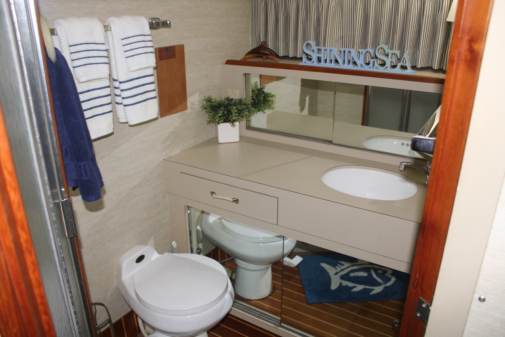 42 ft Bertram - Master Ensuite Head