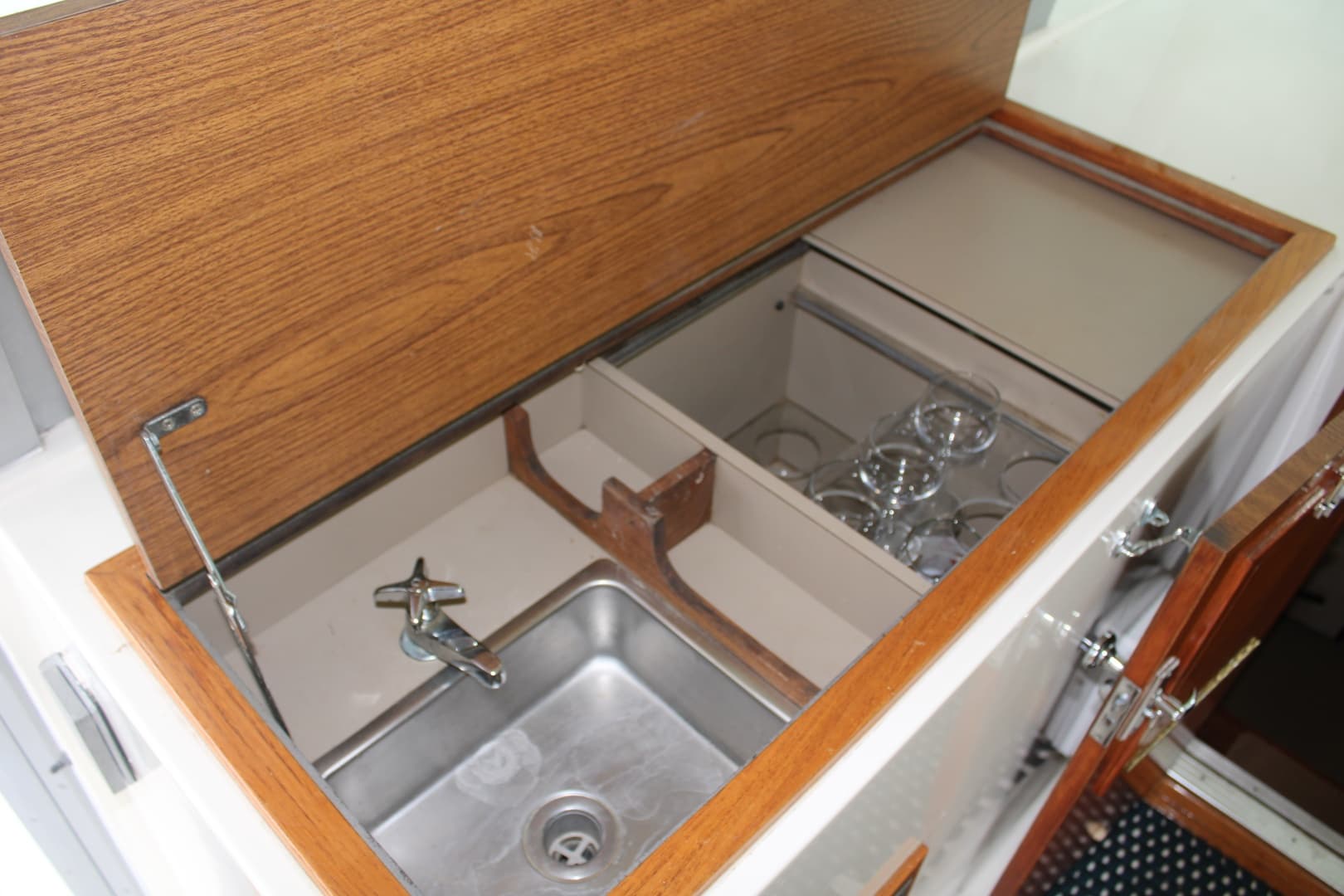 42 ft Bertram - Aft Deck Entertainment Station