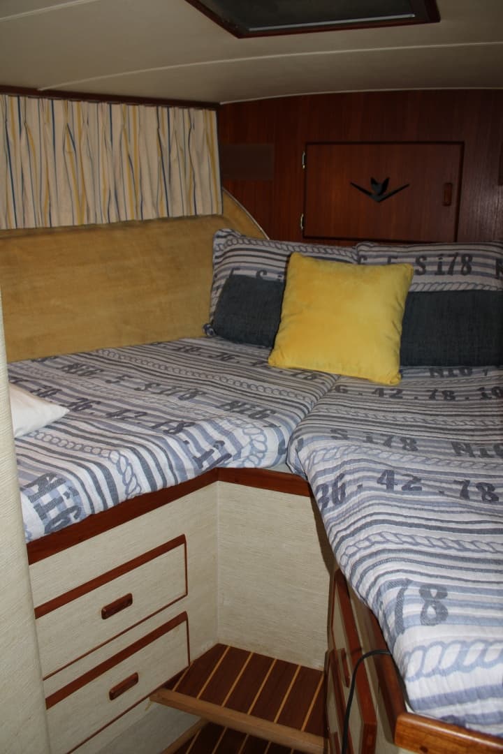 42 ft Bertram - Forward V Berth