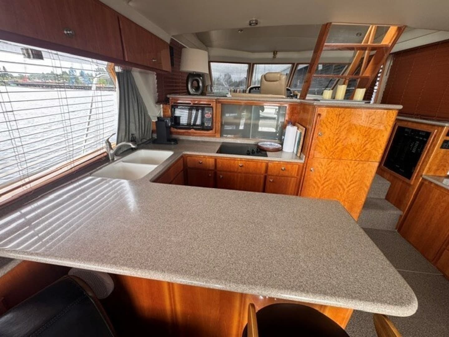 2001 Navigator Pilothouse