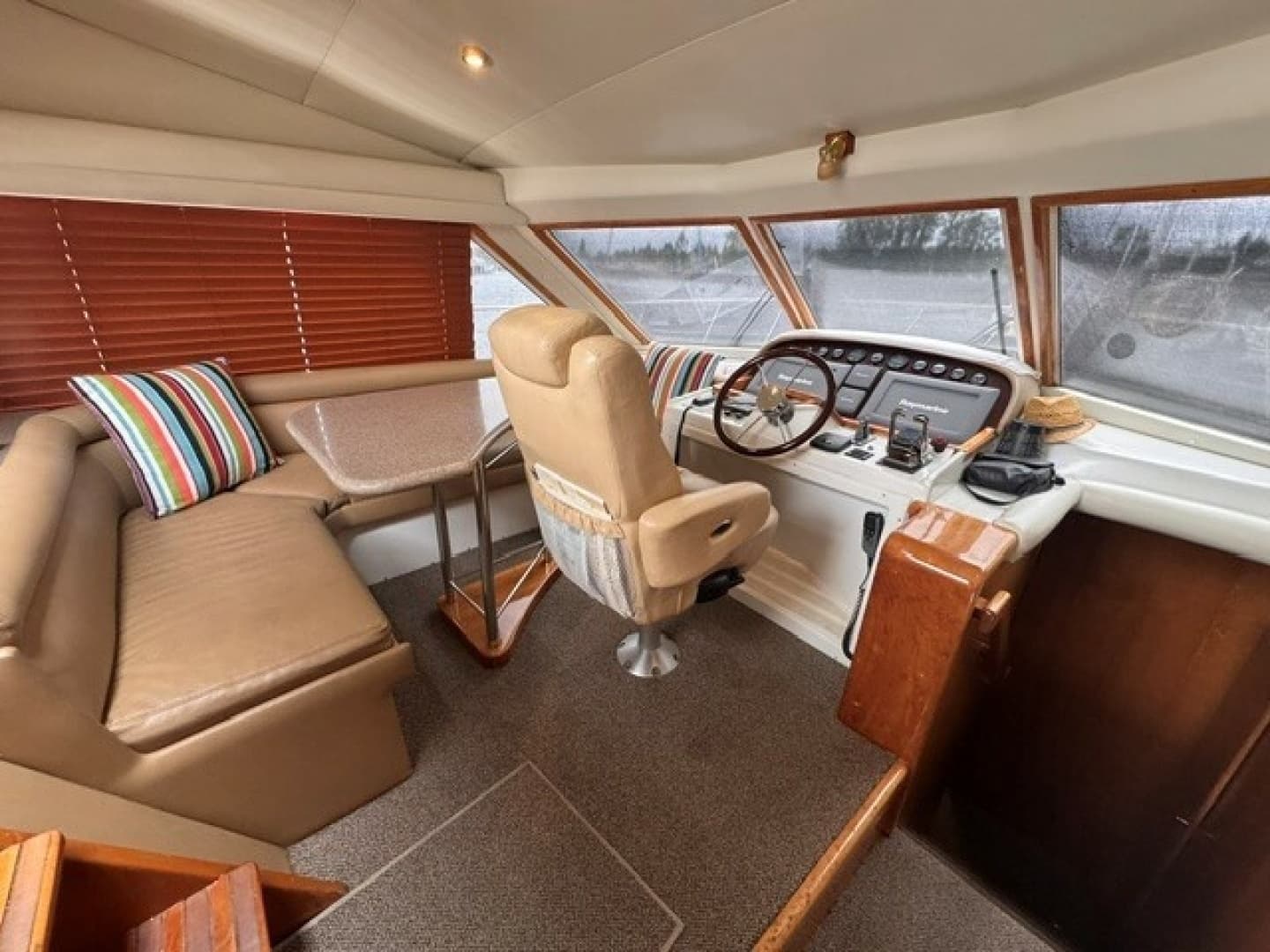 2001 Navigator Pilothouse