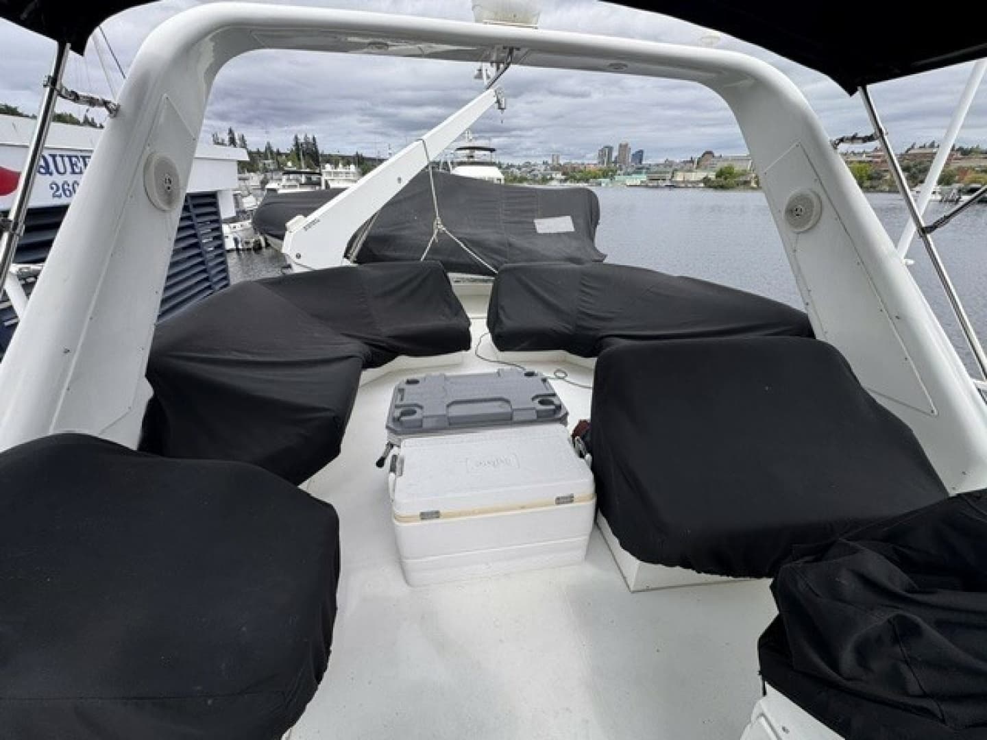 2001 Navigator Pilothouse