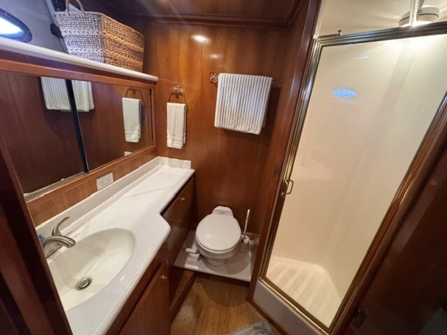 2001 Navigator Pilothouse