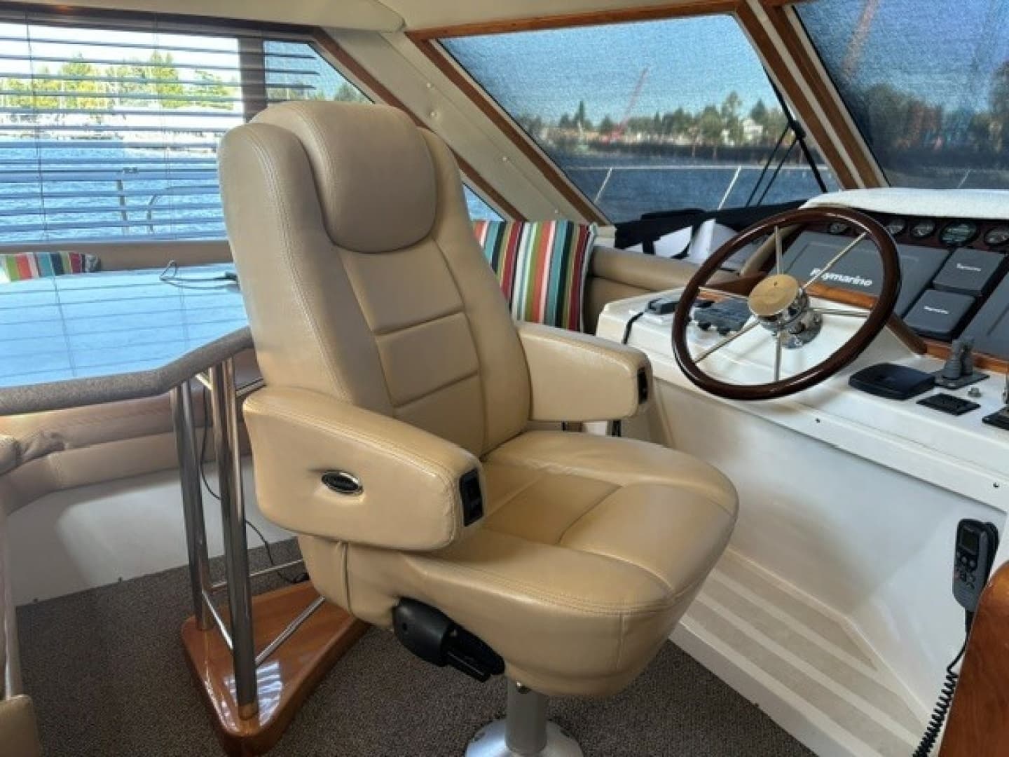 2001 Navigator 48