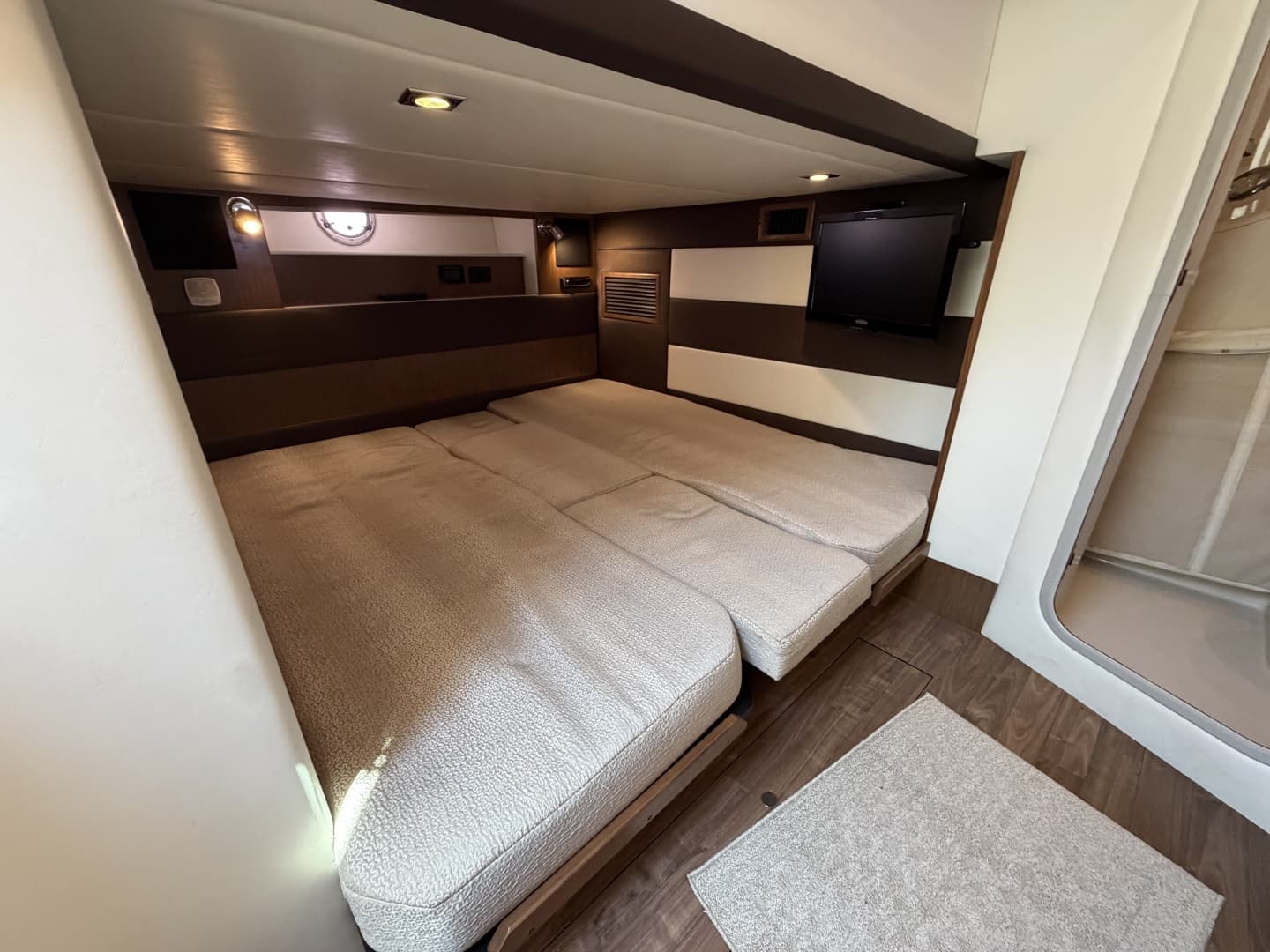 2016 Cruisers Yachts 41 Cantius