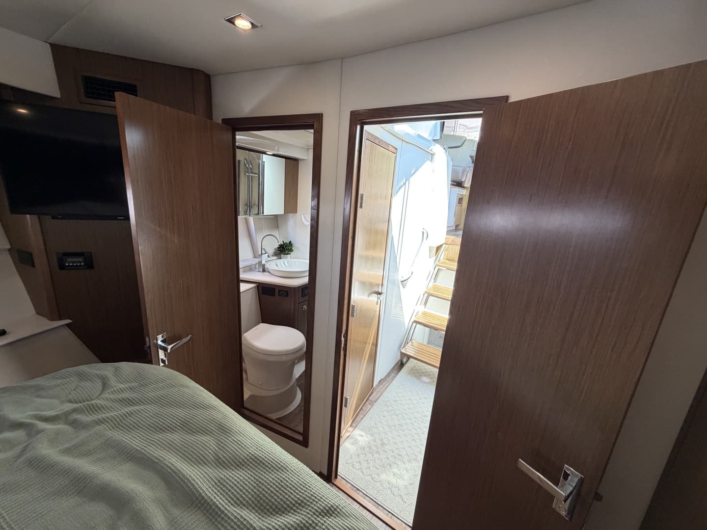 2016 Cruisers Yachts 41 Cantius