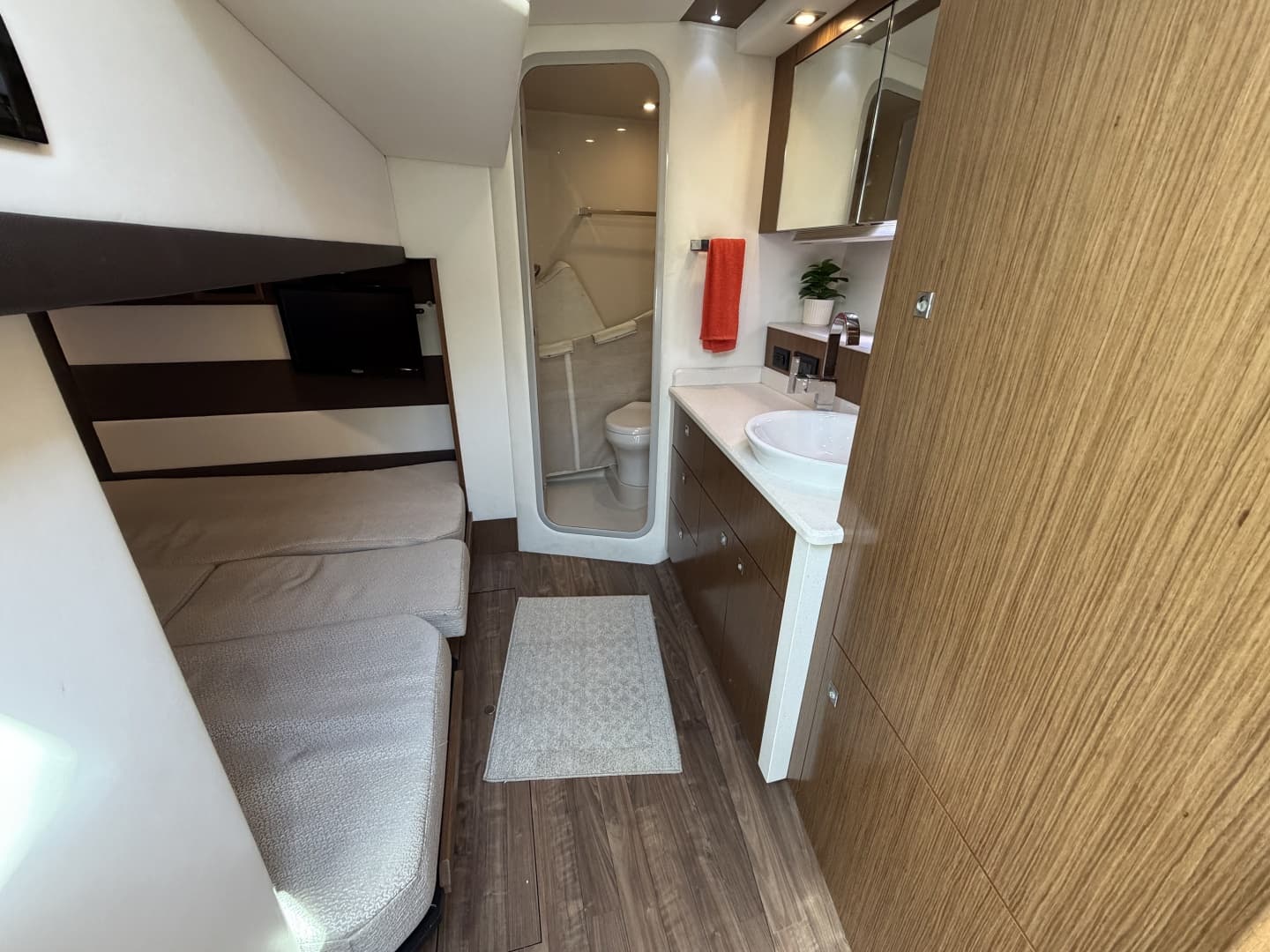 2016 Cruisers Yachts 41 Cantius