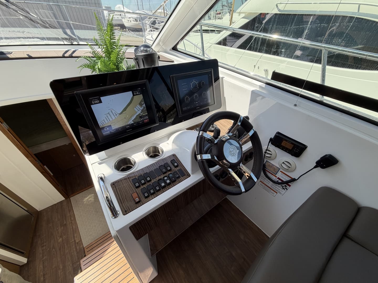 2016 Cruisers Yachts 41 Cantius