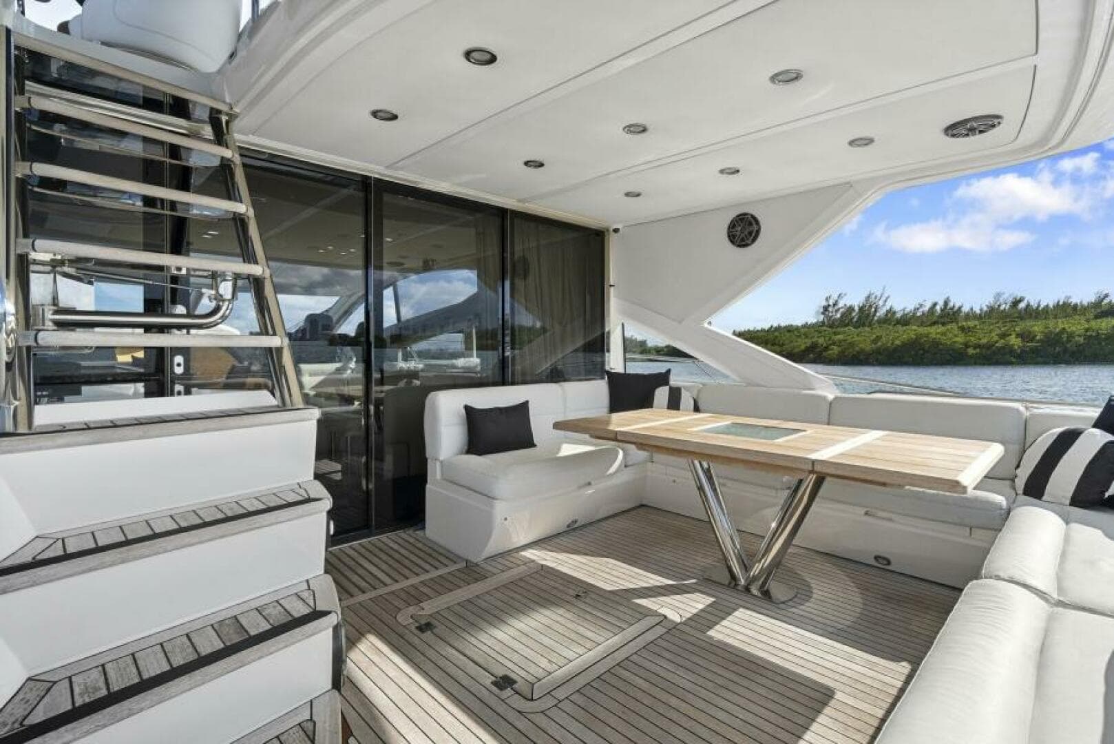 2015 Sunseeker Sport Yacht
