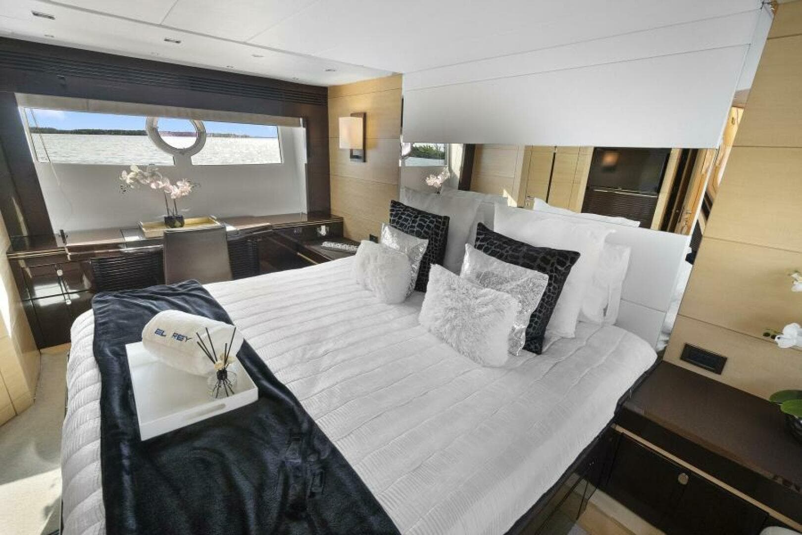 2015 Sunseeker Sport Yacht