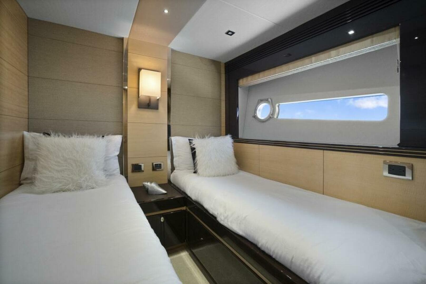 2015 Sunseeker Sport Yacht
