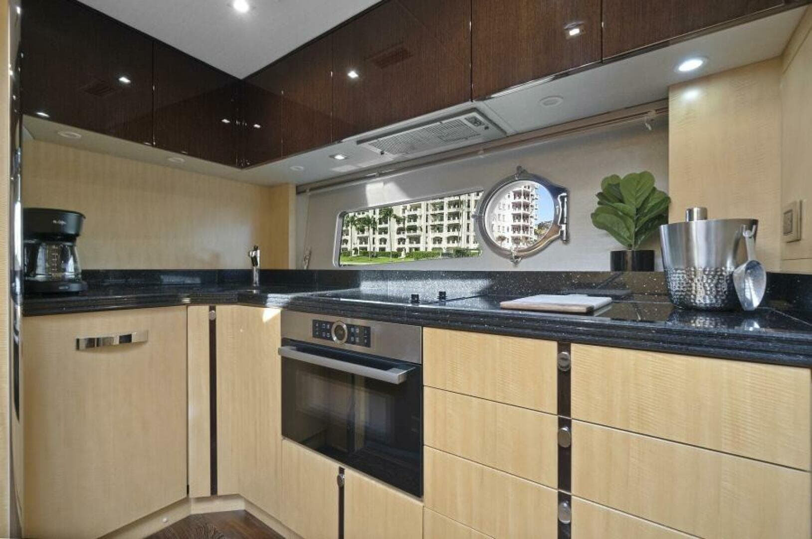 2015 Sunseeker Sport Yacht