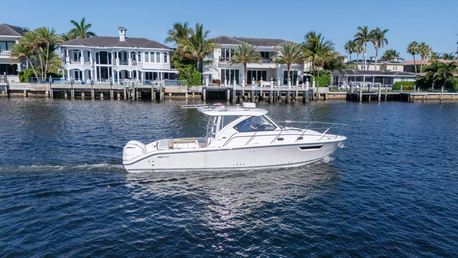 2018 Pursuit 325 OS